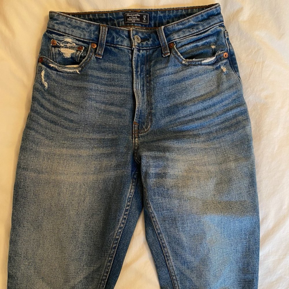 Abercrombie & Fitch High Rise Mom Jeans